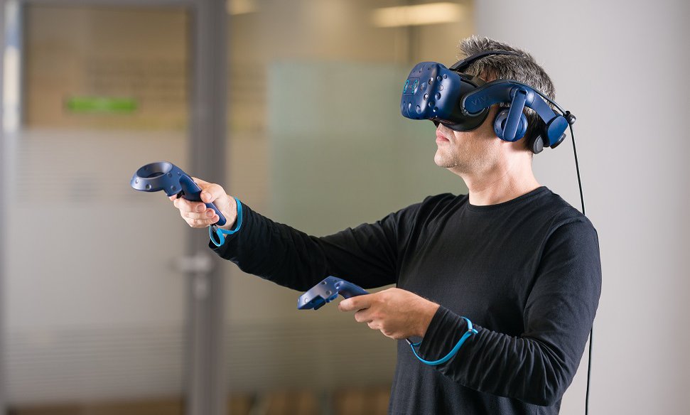 XR developer using a hololens to develop a AR VR application